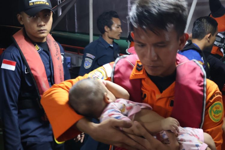 Hindari Kapal Kayu, KM Sakura Express Kandas di Bangka Tengah, 151 Penumpang Dievakuasi