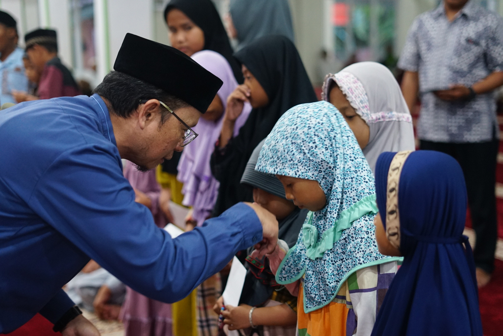 Perbanyak Sedekah, Pemkab Bangka Tengah Salurkan Bantuan kepada Masyarakat Desa Nibung